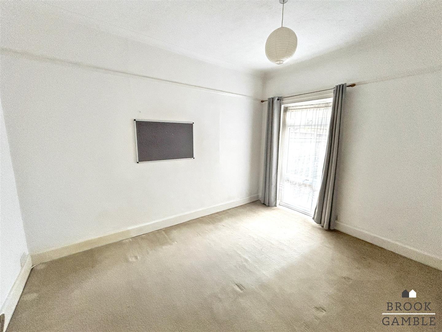 3 Bedroom House - Mid Terrace. Ashford Road in Eastbourne,  8